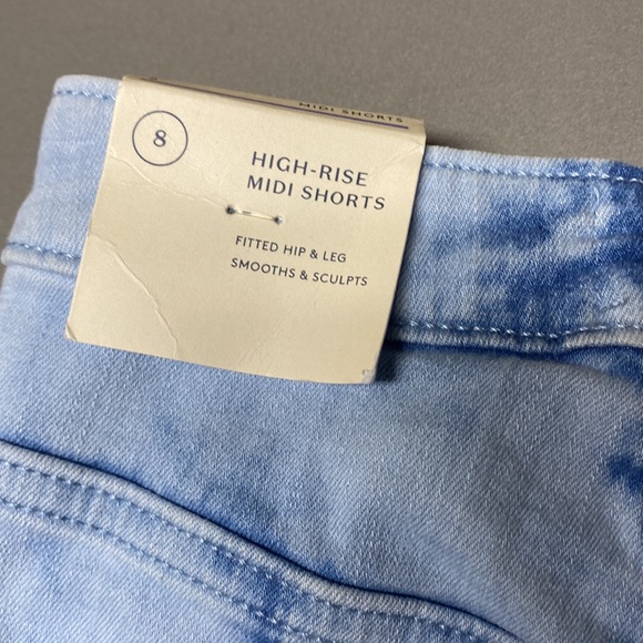NEW Universal Thread High Rise Midi Shorts Denim Acid Wash Jean Shorts Size 8 - Picture 5 of 9